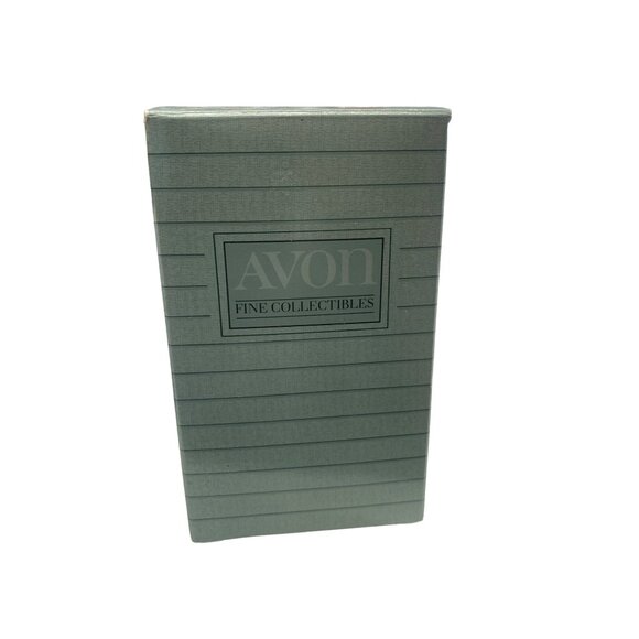 Avon Porcelain Egg Collection "Winters Treasure" With Stand - Picture 7 of 8